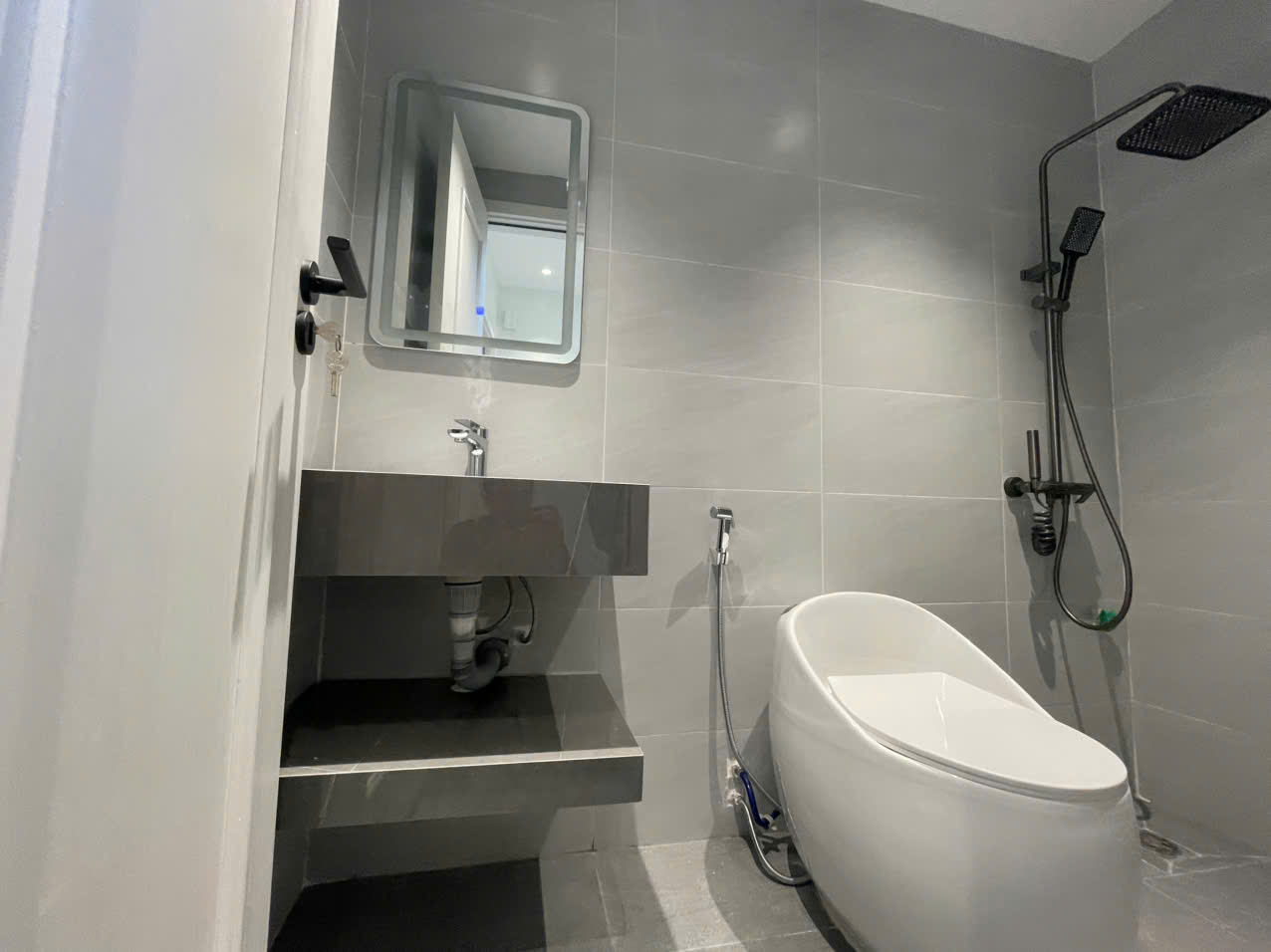 Nhà mới 22m 5 tầng nội thất 5 sao, 2 THOÁNG trước sau. OTO ngủ sau nhà. LH 0922979333